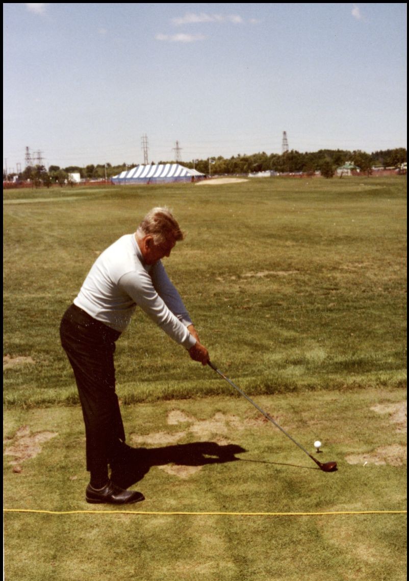 TheGolfDivoTee™  tweet media