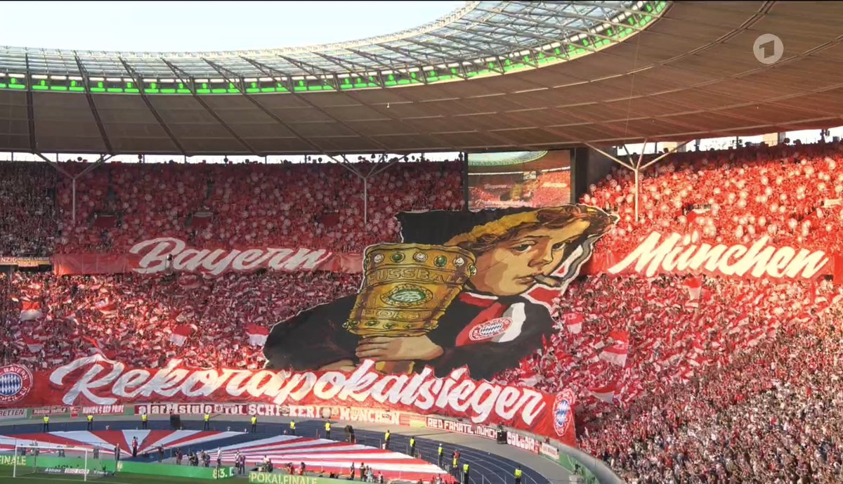 Official_Benji_'s tweet photo. Rekordpokalsieger.❤️🤍 https://t.co/2OqKguMkva