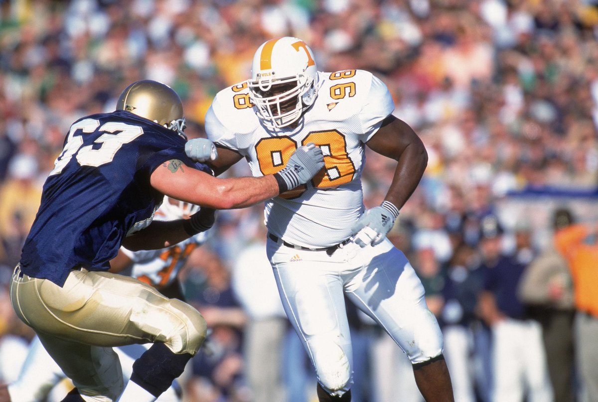 CFB_Throwbacks's tweet photo. ⏳️ #98 Days Until College Football
John Henderson
📍 Tennessee (1998–2001)

One of the most feared defensive tackles in football.

Best #98 that comes to mind? ⬇

#CFB #CollegeFootball #Tennessee #Vols #SEC #CFBThrowbacks #CountdownToKickoff https://t.co/yodU7d77a0