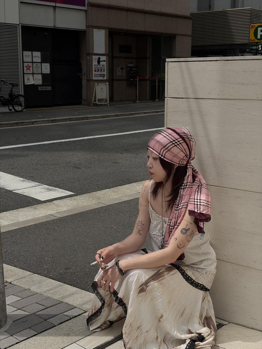 phiainterrupted's tweet photo. felt v bummy today but i thikn the pics still ate https://t.co/M8k4SxUfBd