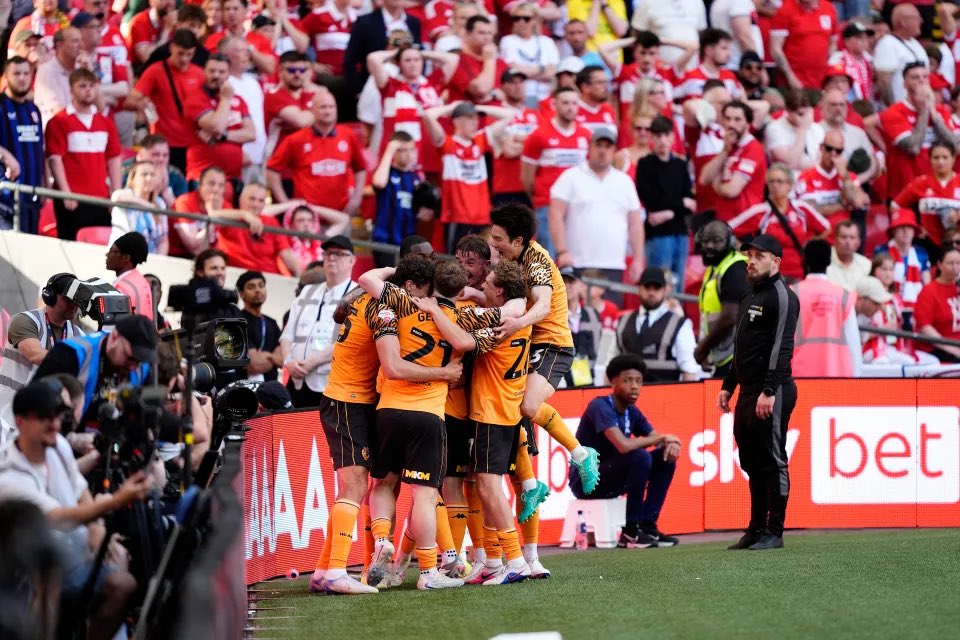 RokerReport's tweet photo. There’s something about 95th minute winners at the West End of Wembley Stadium. 👌🏻 https://t.co/XxR0zXi30W