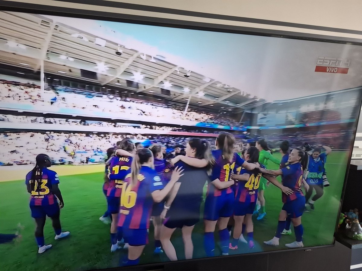 Naochaaa's tweet photo. Que gran día!!! Campeonaaaaas @FCBfemeni . Visca el Barça!!! https://t.co/qbtyQ27GXz