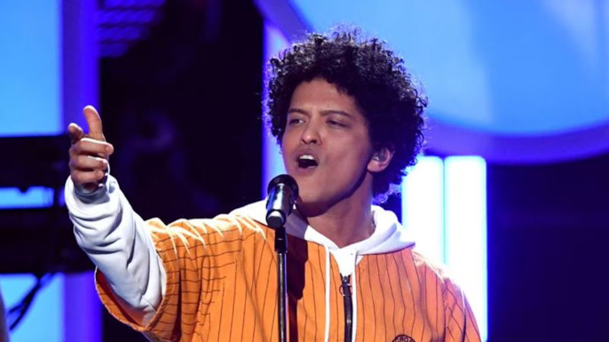 CP24's tweet photo. #BREAKING: Bruno Mars Toronto concert postponed due to weather https://t.co/WNYLZUVW8B https://t.co/Y8aZBJLUMd
