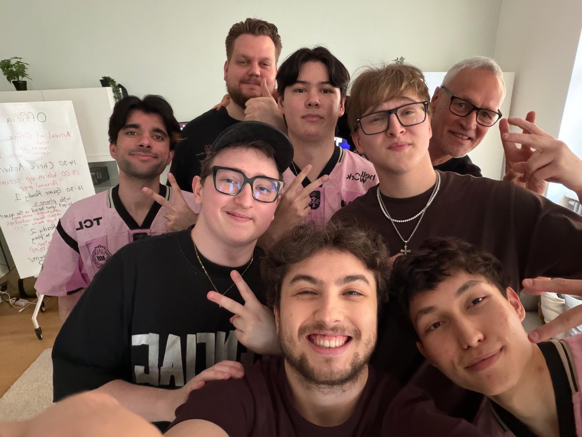 M8 Minny tweet media