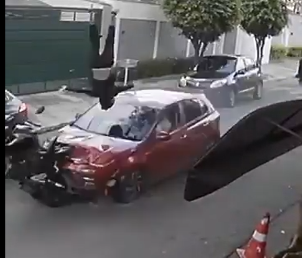 RBenachio's tweet photo. @OEstagiari0 assim que se faz o crucifixo invertido ? https://t.co/DcyUpHceAD