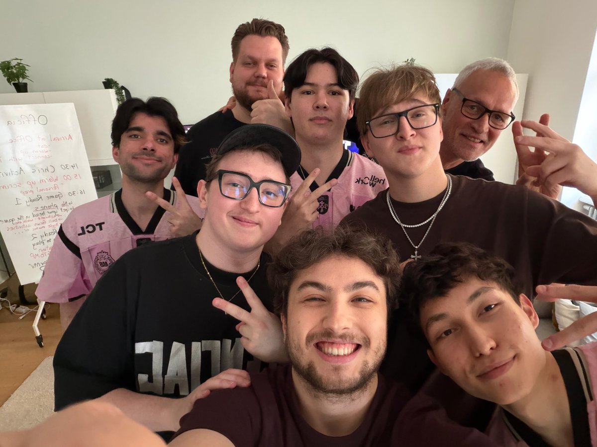 M8 starxo tweet media