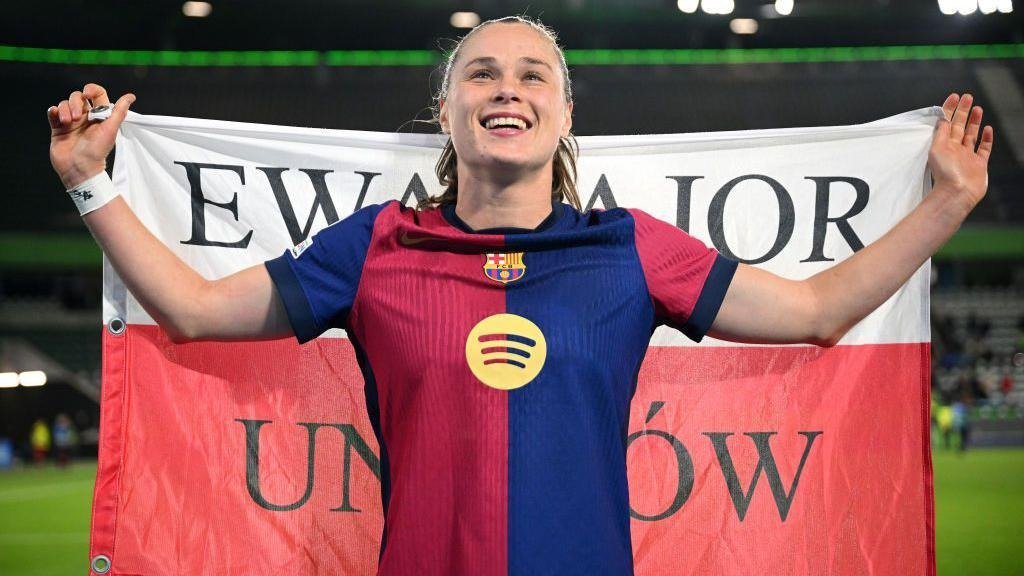 BarrMore's tweet photo. 🏆 Ewa Pajor ganó su primera Champions tras perder 5 finales (4 Wolfsburgo y 1 Barcelona). Había convertido 1 gol. 

Hoy anotó dos goles en el triunfo
4-0 ante Lyon. #UWCL https://t.co/5416UBX8wX