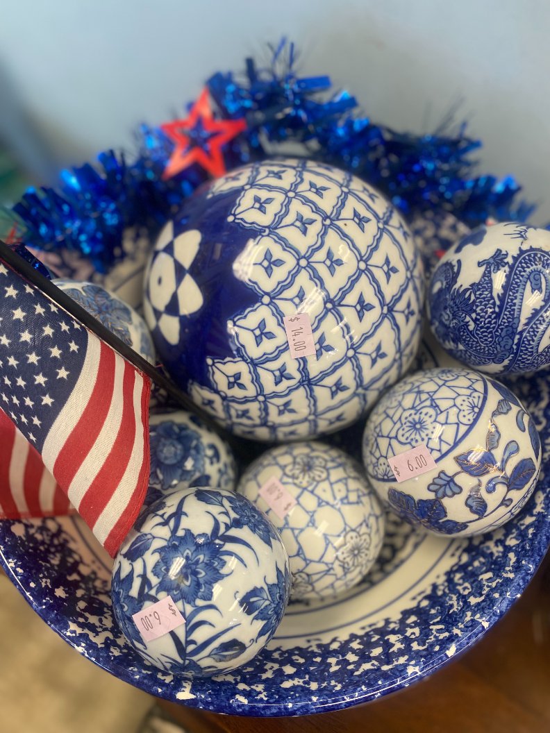 Dishfunctional1's tweet photo. 🎉SPECIAL TWO-DAY SALE

Military Service Members: 
Double Military Discount of 40% OFF entire purchase

Non Military Customers:
Extra 15% OFF anything with Red, White, or Blue on it ❤️🤍💙

Offers Valid: SAT May 23rd &amp; SUN, May 24th
STORE CLOSED MONDAY
HAPPY MEMORIAL DAY! https://t.co/TZzCUjG83o