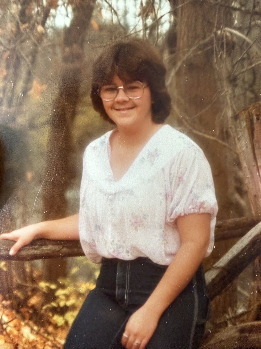 insxmnyac's tweet photo. my mom was such a cutie https://t.co/r7jteFgYYh