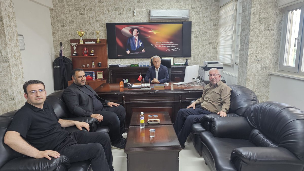 adiyamaniyc's tweet photo. Başkanımız Sezai YILMAZ, Yurt Müdürümüz ile Y Selim OO. Müd. Nevzat YİĞİT, Safvan İHL Müd. Osman ÖZSÜRÜNÇ, BİLSEM Müd. Mustafa ÇELİK ve Ekibine ziyarette bulundular.
Okullarımız Emin Ellerde...
Hoş Sohbetleri için Hocalarımıza teşekkür ederiz. https://t.co/7OOXny62Fi