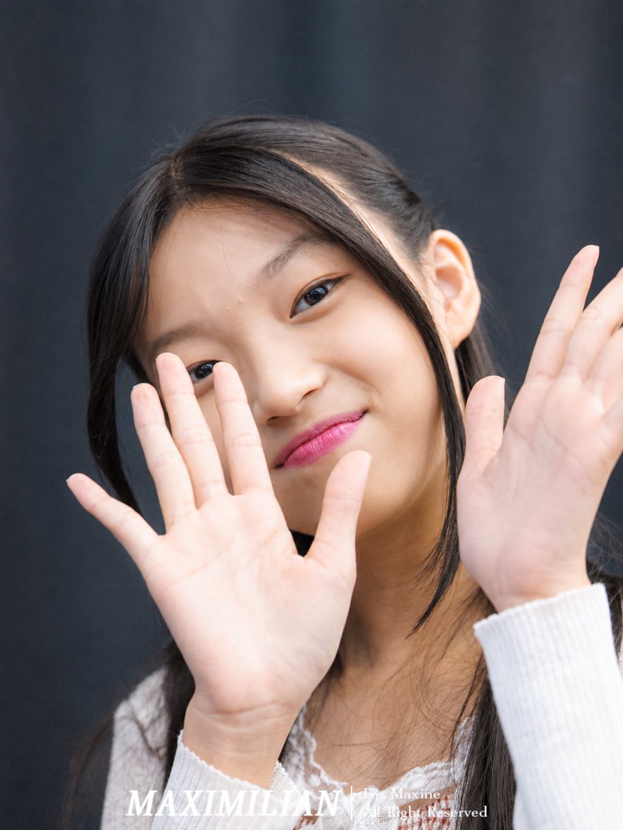 maximilian_id's tweet photo. Pertemuan pertama di event MNG, pertama kali bertemu dengan Maxine. Sebuah momen yang penuh rasa bangga dan haru. Semoga ini bukan hanya awal pertemuan, tapi juga awal untuk terus berjalan bersama ke depannya. Luvv

#Maximilian #MaximaLove https://t.co/UCxGPNd3sM