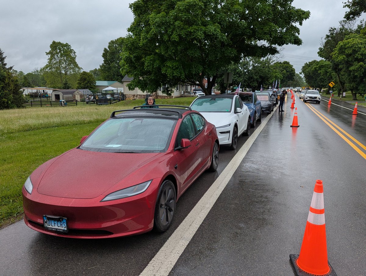 mdvolt's tweet photo. Parade fun with @TeslaMaryland https://t.co/eJ7IsfBEHA