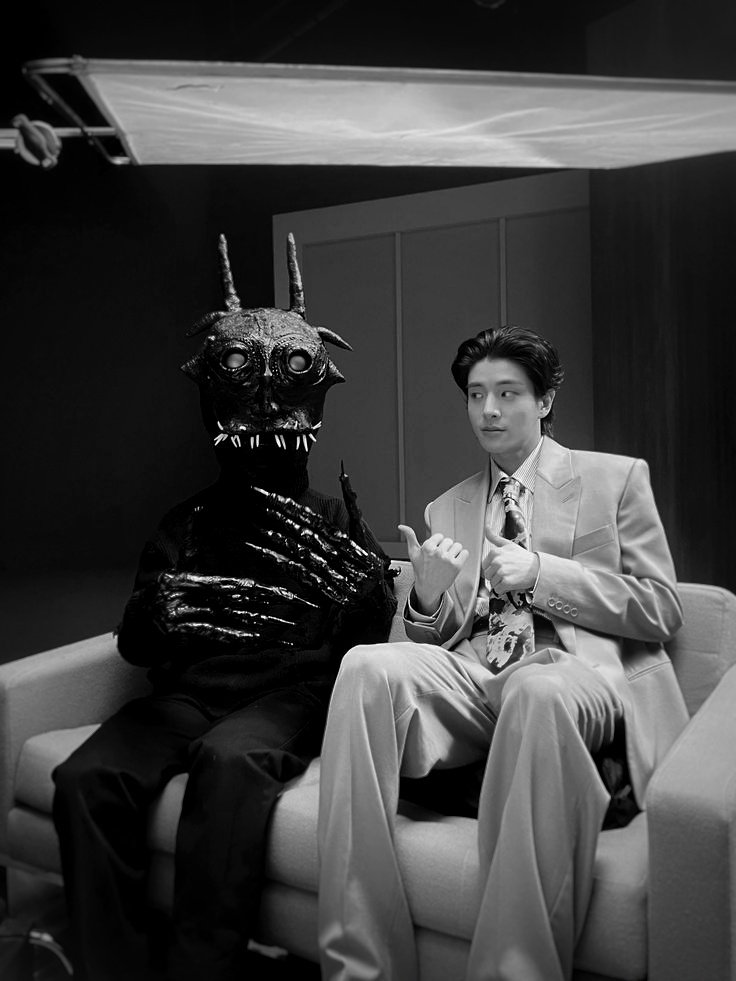 monarchyas's tweet photo. Me and my ugly midnight thoughts catching up like old friends. https://t.co/eAmenhvsSX