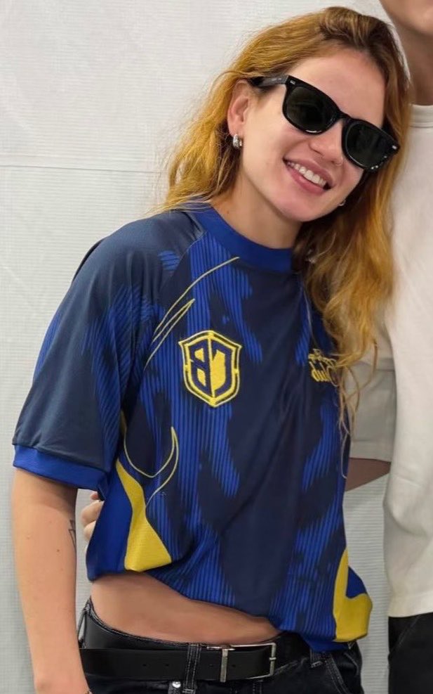 vitøria 🥂 tweet media