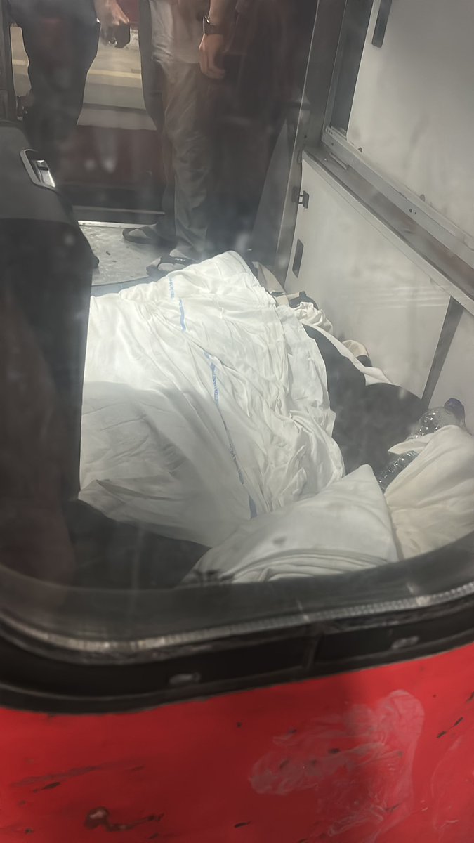 fenils18's tweet photo. Train no 12940, coach B2, Vadodara Railway station - someone has blocked the door by making sleeping bed. Please get it cleared as it is causing inconvenience to passengers. @WesternRly https://t.co/Nrj8xPAWLA