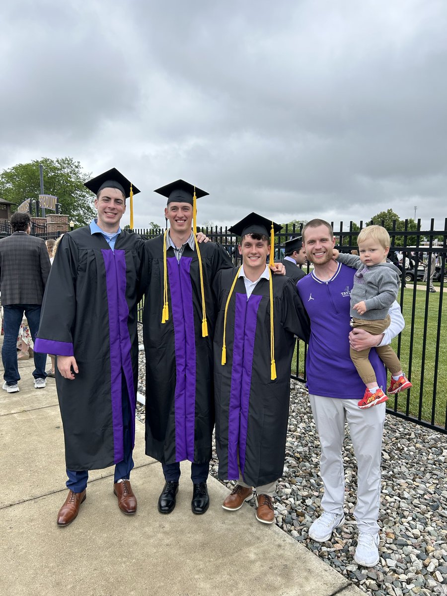 CoachPeters_'s tweet photo. Proud of these guys and all that they’ve done to earn their degrees! So thankful for who they are as men and how they have supported and grown with each other during their time at @tayloru. The best is yet to come for each of these guys! #TSU @taylor_hoops https://t.co/Fw6HTD2Jmi