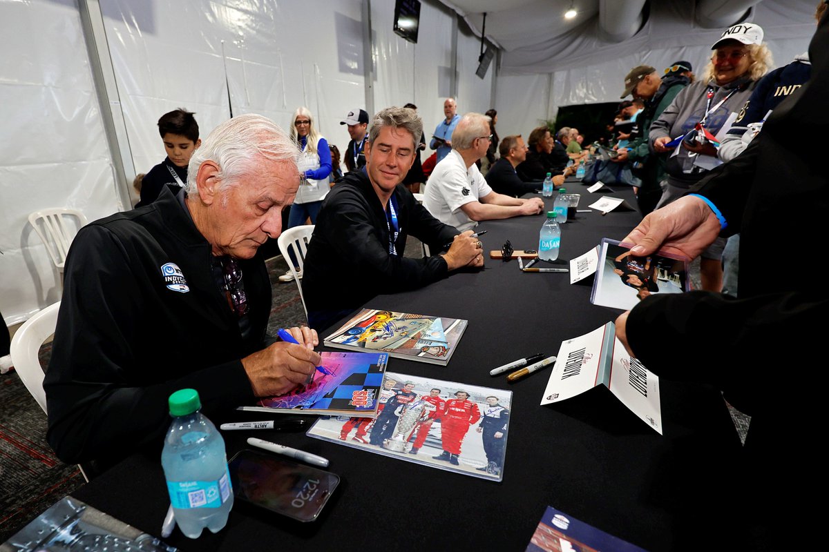 IMS's tweet photo. Long time no see! 👋
Icons of the #Indy500 returned to IMS to meet fans on #LegendsDay! https://t.co/rcL4AtQXDr