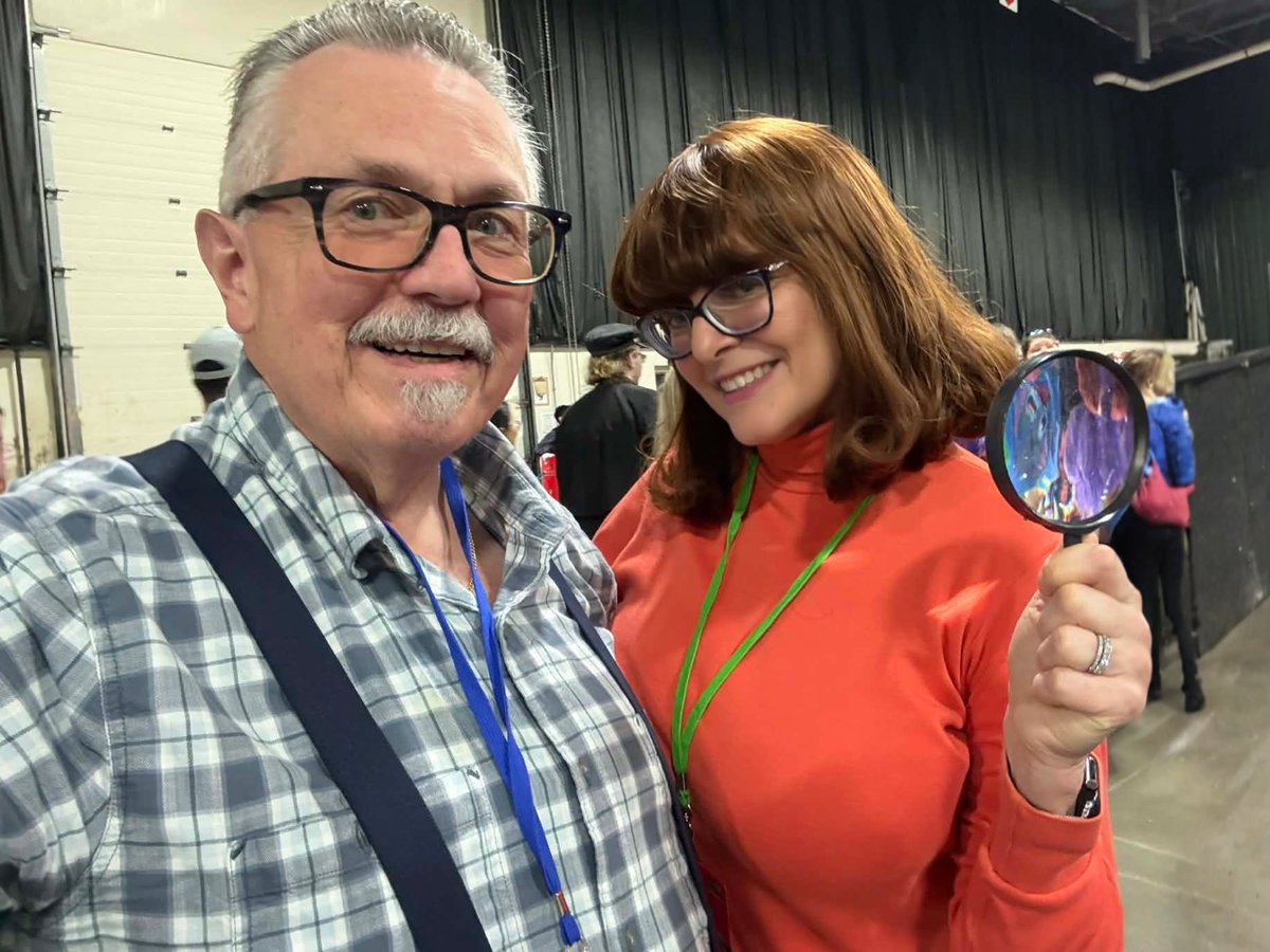 amhcosplays's tweet photo. Day 2 of #MotorCityComicCon! I wore something easily recognizable because of my interview with WXYZ. I had all sorts of Velmas wave at me throughout the day. ๐ Here are my traditional selfies with friends!
#cosplayer #mc3 #velma #cosplay #scoobydoo https://t.co/wTgAfJ4c8t