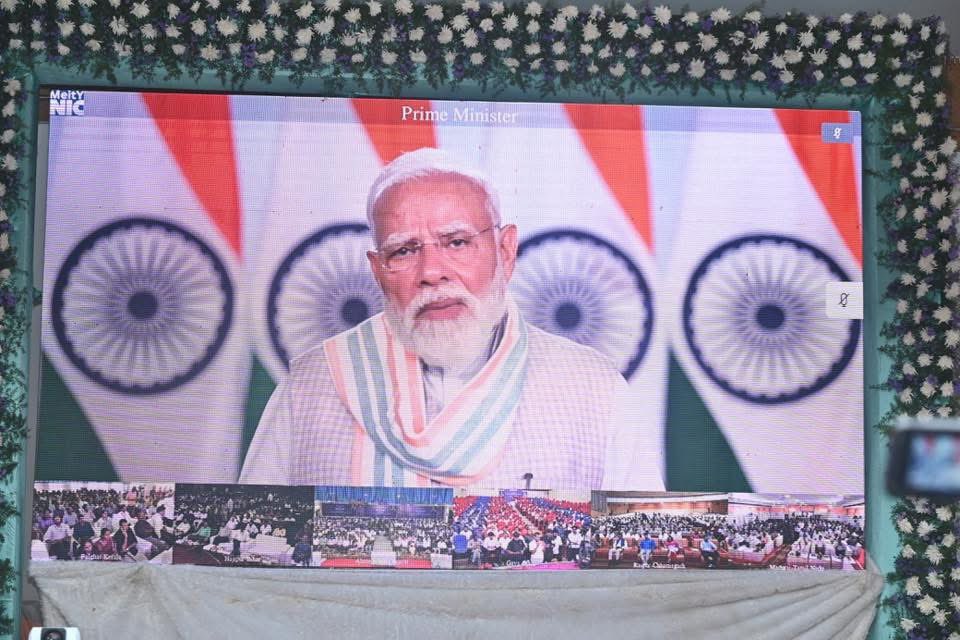 bandisanjay_bjp's tweet photo. Andhra Pradesh is emerging as the biggest beneficiary under Modi 3.0 in South India.

People in Telangana are increasingly looking towards a “double-engine government” for such  faster development.

Projects worth over ₹3 lakh crore have been launched in AP within just two years.

• Amaravati development received a ₹58,000 crore package
• ⁠Projects worth ₹13,430 crore were launched during PM Modi’s Kurnool visit 

We are committed to the development of both Telugu states.

Telangana too received more than ₹12 lakh crore in Central support over the last 12 years.

Addressed the Rozgar Mela held at the Railway Officers Club Auditorium in Guntakal, Andhra Pradesh.

Handed over appointment letters to 120 candidates and congratulated them and their parents for their achievement.

Opposition mocked Hon’ble PM Shri @narendramodi ji when the Rozgar Mela was launched in October 2022 with a target of filling 10 lakh government jobs. Despite criticism, the government has already provided over 11 lakh jobs transparently and on merit.

Another 51,000 appointment letters were being distributed across 47 locations in the 19th phase of #RozgarMela.