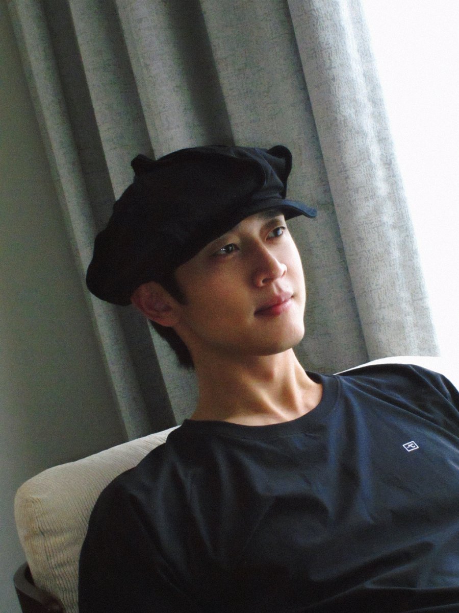 Meilinry's tweet photo. #WangTianChen Studio weibo
052226

Wang Tianchen, while taking a break from making vegetable soup: “Hey, I got a new hat.”
🙋♂️: “Let’s snap a couple of pics then.”
📷📷📷 https://t.co/Uzz1aILn3M