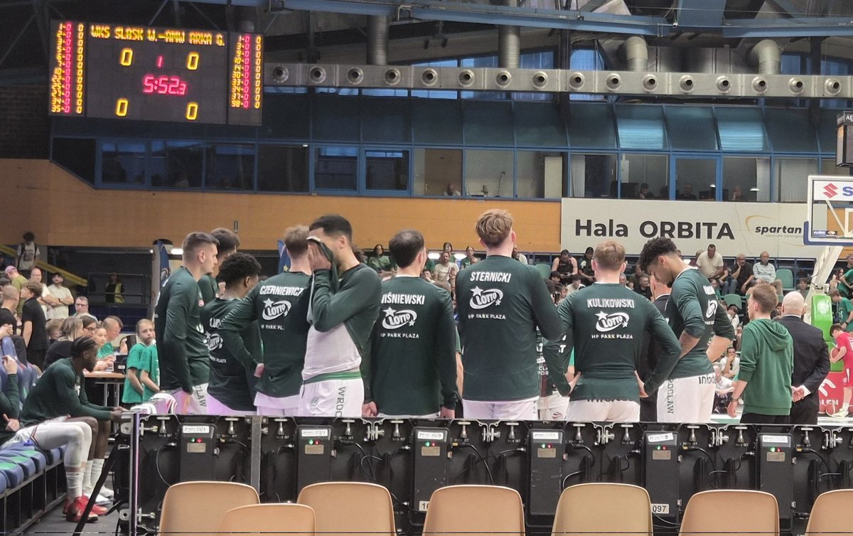 anoosial9's tweet photo. Jeden team jedziemy Panowie !!! #hejSlask #plkpl https://t.co/whjBOWm37o