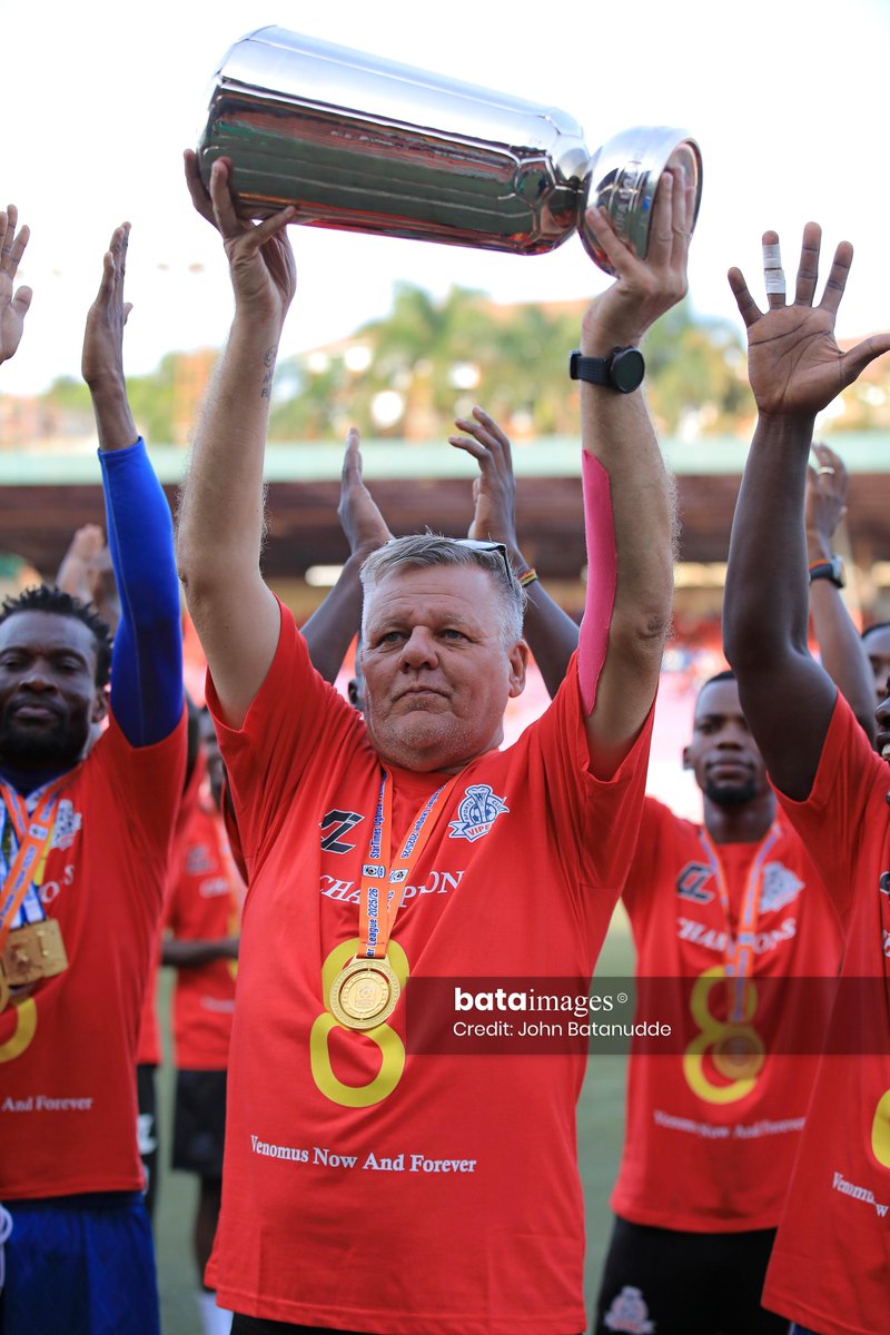 BataImages tweet media