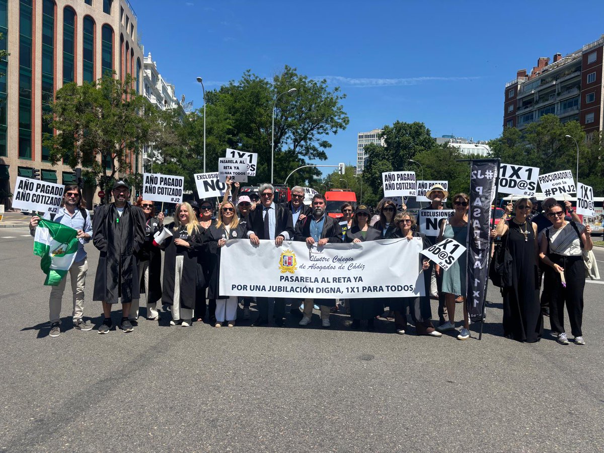clealabogada's tweet photo. @alfonsocendon @anacobocar @MarijeFullaondo @Macarenaloran @AlbMayoral @CarinaMejias @MoroMjesus @EnriqueSantiago @CristinaValido @CorujoBorja @JuanjoAizcorbe Cádiz en Madrid, demostrad que hay un estado social de derecho y legislad #Pasarela1x1Todos sinIPC ni factor corrector https://t.co/hVShN0VlKT