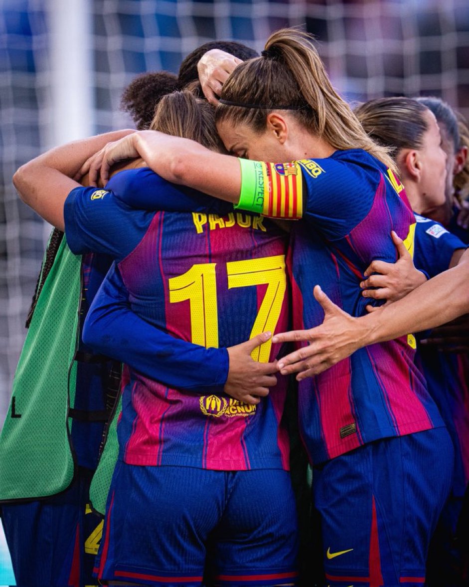 CaminsJ's tweet photo. Las campeonas de Europa, de la Copa de la Reina, de la Liga, mandan recuerdos al @realmadrid y a los detalles de @atheeneeaa_10 .
#AMamarla
(En castellano para que lo entendais, zoquetes)
Visca el Barça i Visca Catalunya!! https://t.co/u2cFGuk51o