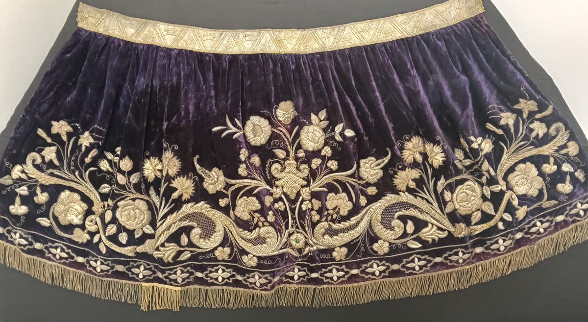 CristodelaLuz_'s tweet photo. ✨ El taller de Sebastián Marchante ha restaurado el perizoma del Stmo. Cristo de la Luz. Una joya neobarroca del S. XIX en terciopelo morado que sobrevivió a la destrucción de la antigua Imagen en 1936. #SantoCristodelaluz #PEchina #Almería https://t.co/MDBNmzWqKV