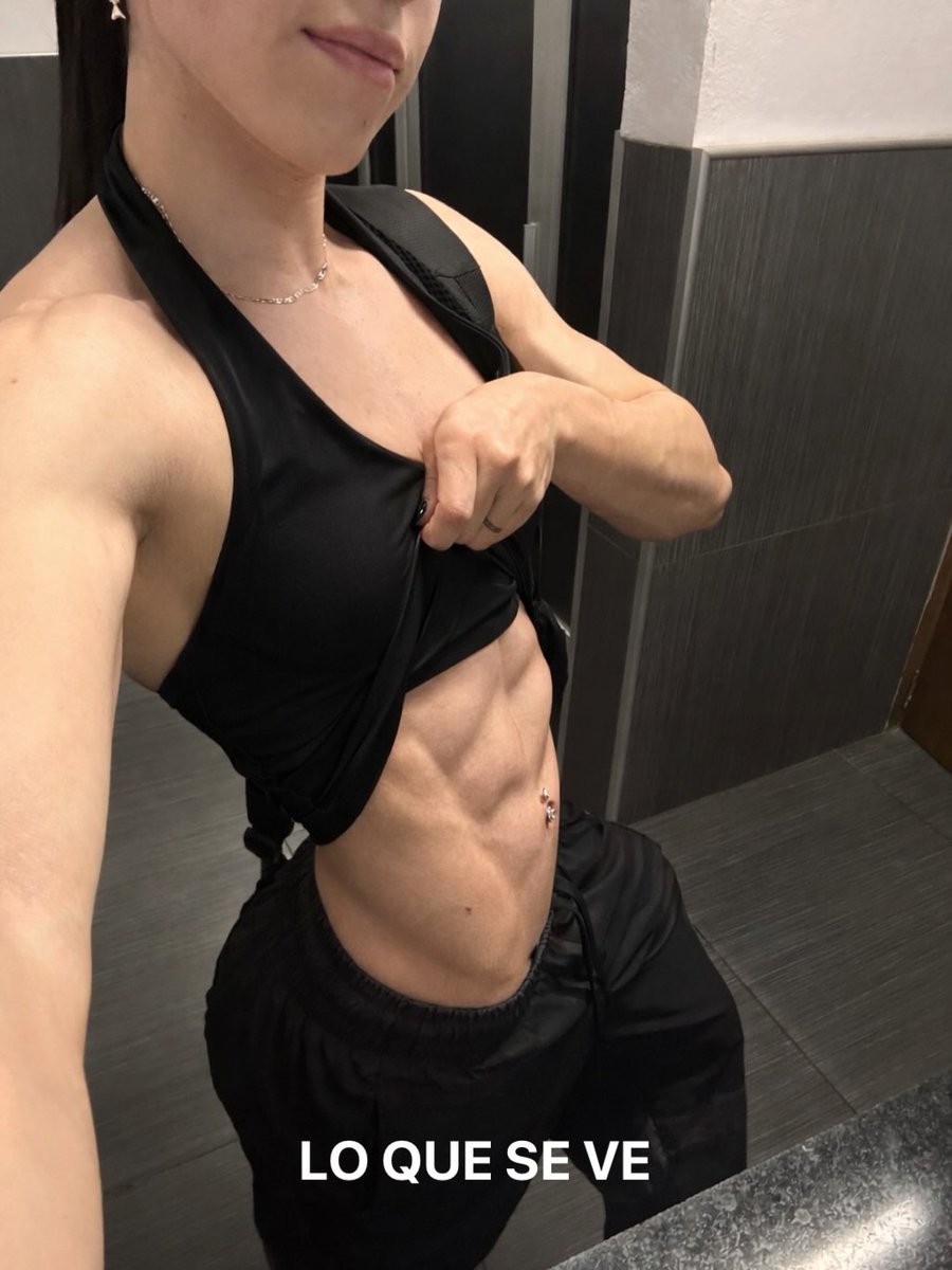 sandyfit_mx's tweet photo. Esto es lo que se ve…
y esto es lo que casi nunca muestro.

No siempre tengo el abdomen plano, hay días de fuerza y definición, y otros donde la endometriosis, la inflamación y el cansancio se hacen presentes.

Cuando competí, tuve un físico increíbl... https://t.co/B1gDqn1yE8
