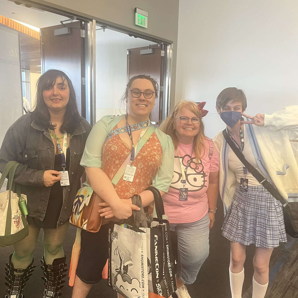 dtsiao's tweet photo. Running into some of my favorite people 💕@FanimeCon @KiharaHirokatsu @VampyBitme https://t.co/1qmjV74P9l