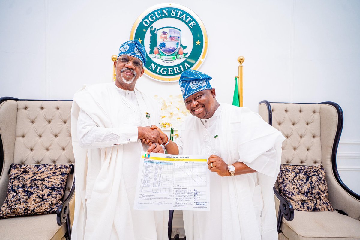SulaiOdus's tweet photo. Yayi ni jor !!
#OmoOgun #APC https://t.co/Twsj1jmceN