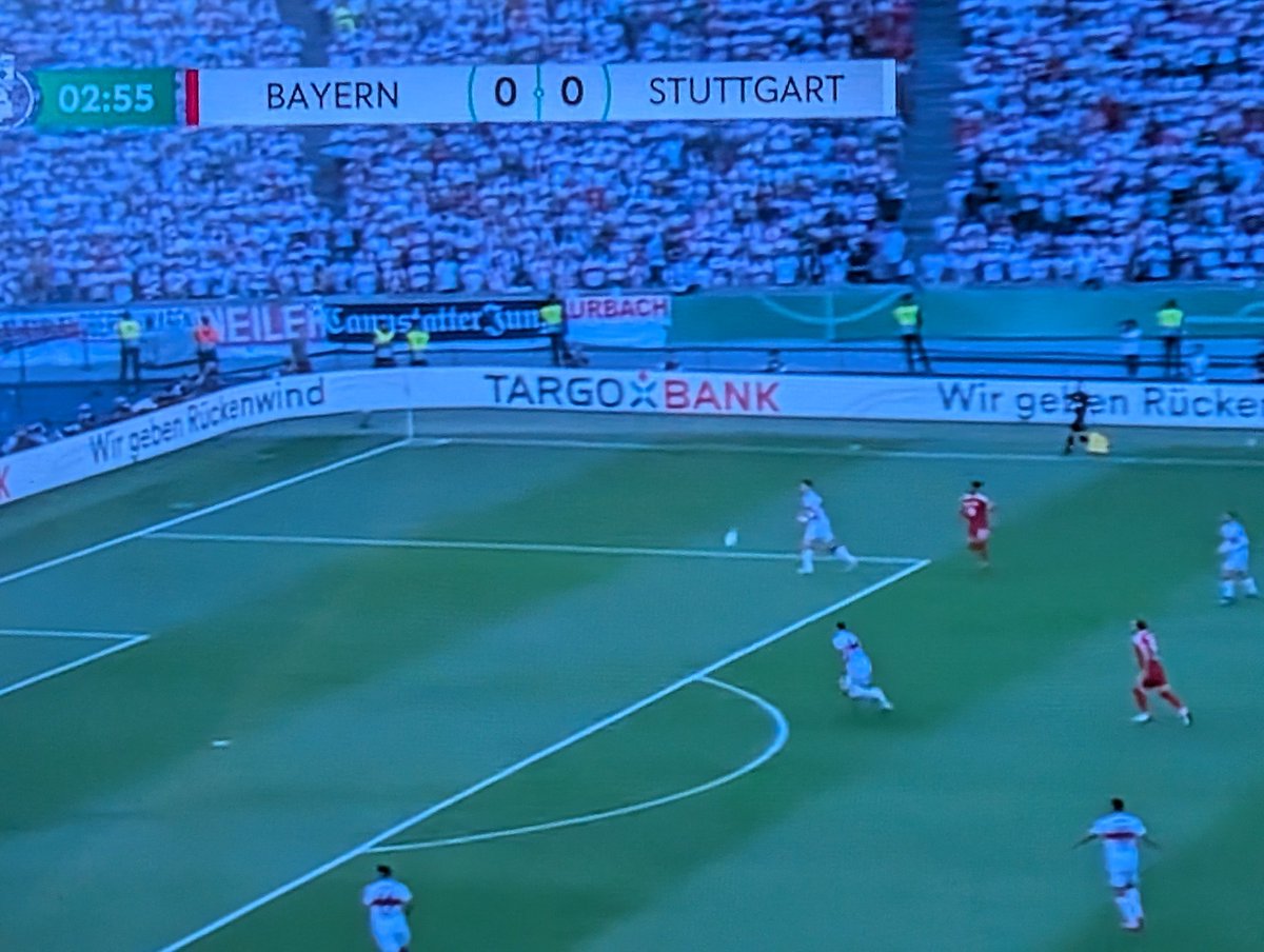 markramsey's tweet photo. Watching ⚽ Bayern München vs Stuttgart on ESPNU #DFBPokal  ⚽ https://t.co/pb636WLvpD