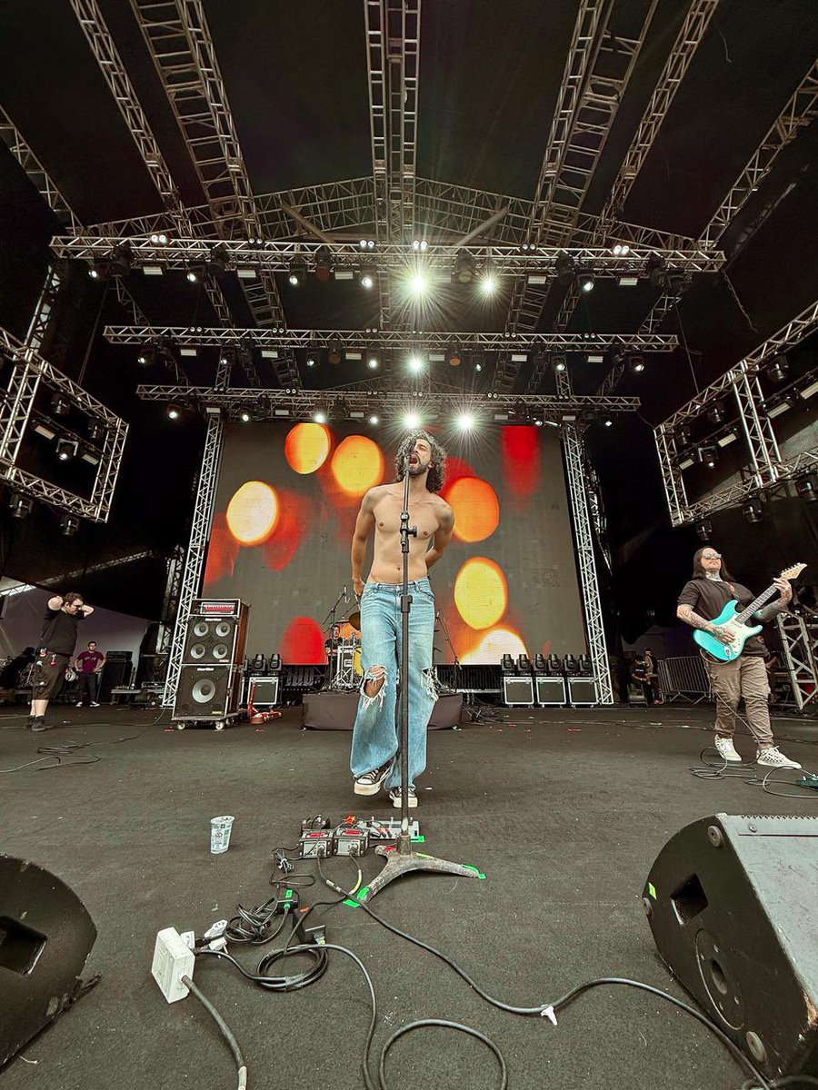 BandaLupa's tweet photo. LUPA NO PORÃO 🔥
Bora Brasíliaaaa 19h30 vamo subir no palco. A GENTE QUER VER TODO MUNDO LOUCO, ABRINDO RODA E SAINDO SEM VOZ 🔥 https://t.co/I3AfILM5IR