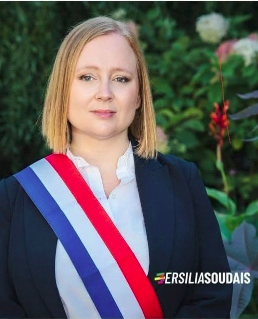 Erclgl's tweet photo. Ersilia Soudais, telle qu'elle se présente à ses électeurs, notamment sur des tracts, et telle qu'elle est réellement ... https://t.co/coLDqCKzZW