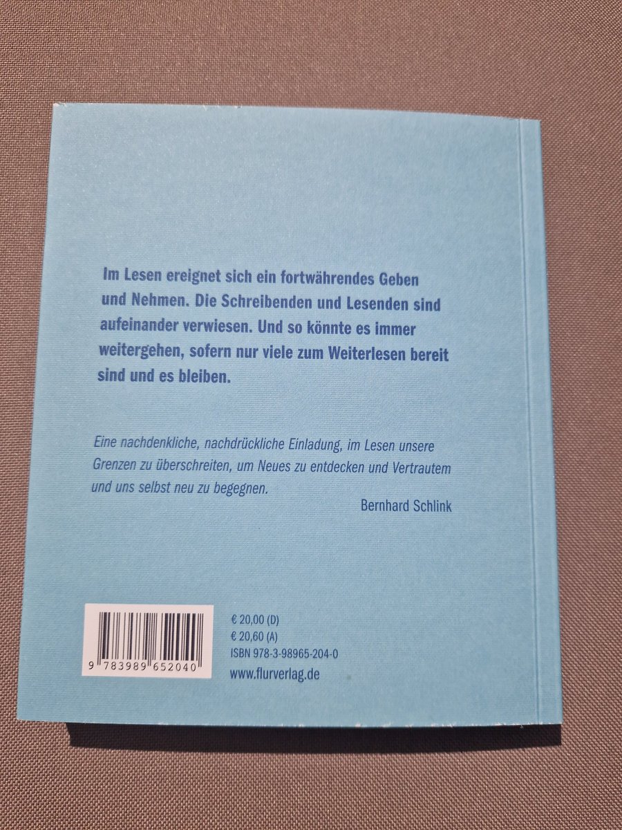 FlurVerlag's tweet photo. Ein Plädoyer für das Lesen und für das Lesen von Klassikern. Es geht um Kleist, Hölderlin und Novalis. Aber auch um Bulgakow,  Genazino, Klüssendorf und Hilary Mantel.
ISBN 978-3-98965-204-0
20,00 €, 240 Seiten
#weiterlesen #klassikerlesen https://t.co/wCuEIcjG7y