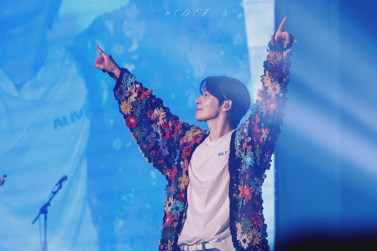 CCCCC_FU's tweet photo. 260517 DONGHAE 1st SOLO CONCERT TOUR <ALIVE> DAY3

🌺🌸🌼

@donghae861015 
#동해 #DONGHAE #ドンヘ 
#슈퍼주니어DnE #SuperJuniorDnE
#ALIVE https://t.co/X6xWki05G8