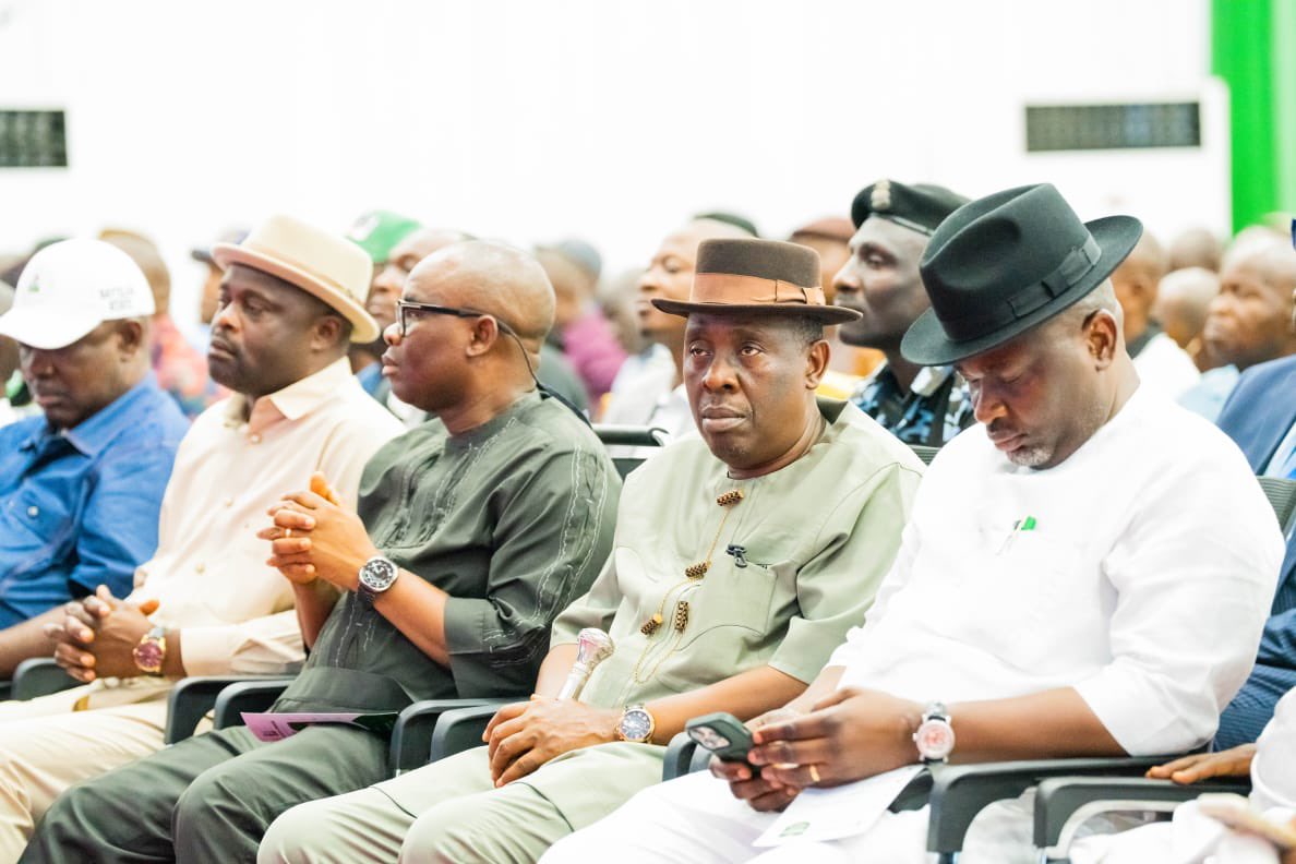 govdouyediri's tweet photo. Bayelsa APC Presidential Primaries: President Tinubu is our choice

This afternoon, I joined party members in my Sampou/Kalama Ward 6 of Kolokuma/Opokuma Local Government Area to vote for our Presidential candidate in next year’s general election, Asiwaju Bola Ahmed Tinubu, GCFR.

Here in Bayelsa State, our party leaders and stakeholders have resolved to stand firmly with Mr. President to return him for another term in office.

As the Co-ordinator/Collation Officer for the Presidential Primaries in the state, party members across the 105 wards of the state have voted massively for the President to fly the flag of our great party.

With a vote of 277,192 by party members from the direct primaries, President Tinubu, is our choice in Bayelsa as the Presidential Candidate of APC. 

I appreciate party members, leaders and key stakeholders for their trust and overwhelming support to our leader and the pathfinder of the “Renewed Hope Agenda.”

Mr. President remains the best choice for Nigeria at this time to continue with his economic reforms and political restructuring of the country. 

The people of Bayelsa State are indeed grateful to President Tinubu, for being a good friend of the State and for identifying with the development and progress of the State.

Congratulations Mr. President, on our choice in the 2027 general election. Working together with our party leaders and key stakeholders,  including members of the National Assembly, the Minister of state for Petroleum (Oil), Sen. Heineken Lokpobiri, the MD/CEO, NDDC, Dr. Samuel Ogbuku, MD/CEO, NDBDA, Prince Ebitimi Amgbare, Bayelsa will deliver all APC candidates in the election.