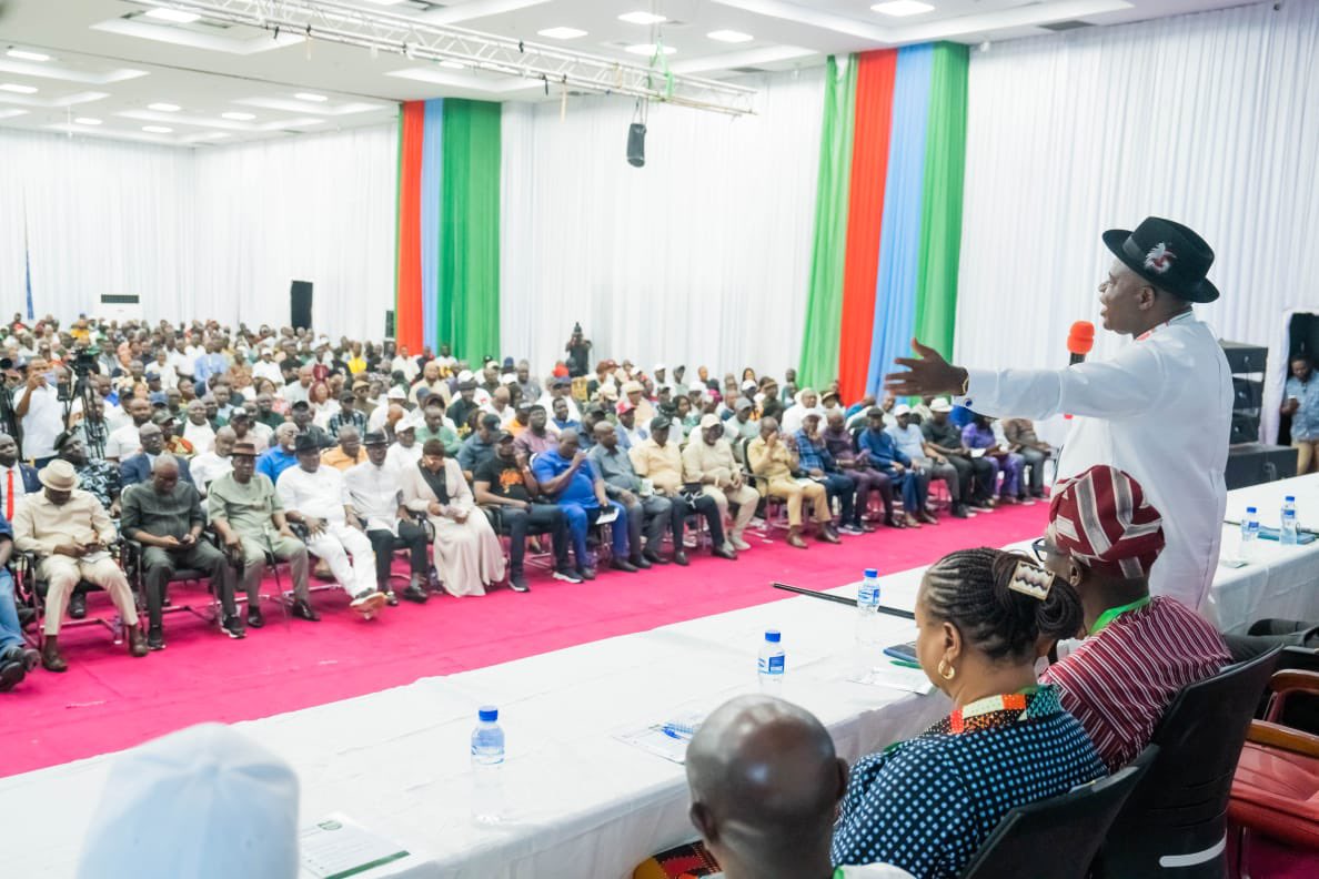 govdouyediri's tweet photo. Bayelsa APC Presidential Primaries: President Tinubu is our choice

This afternoon, I joined party members in my Sampou/Kalama Ward 6 of Kolokuma/Opokuma Local Government Area to vote for our Presidential candidate in next year’s general election, Asiwaju Bola Ahmed Tinubu, GCFR.

Here in Bayelsa State, our party leaders and stakeholders have resolved to stand firmly with Mr. President to return him for another term in office.

As the Co-ordinator/Collation Officer for the Presidential Primaries in the state, party members across the 105 wards of the state have voted massively for the President to fly the flag of our great party.

With a vote of 277,192 by party members from the direct primaries, President Tinubu, is our choice in Bayelsa as the Presidential Candidate of APC. 

I appreciate party members, leaders and key stakeholders for their trust and overwhelming support to our leader and the pathfinder of the “Renewed Hope Agenda.”

Mr. President remains the best choice for Nigeria at this time to continue with his economic reforms and political restructuring of the country. 

The people of Bayelsa State are indeed grateful to President Tinubu, for being a good friend of the State and for identifying with the development and progress of the State.

Congratulations Mr. President, on our choice in the 2027 general election. Working together with our party leaders and key stakeholders,  including members of the National Assembly, the Minister of state for Petroleum (Oil), Sen. Heineken Lokpobiri, the MD/CEO, NDDC, Dr. Samuel Ogbuku, MD/CEO, NDBDA, Prince Ebitimi Amgbare, Bayelsa will deliver all APC candidates in the election.