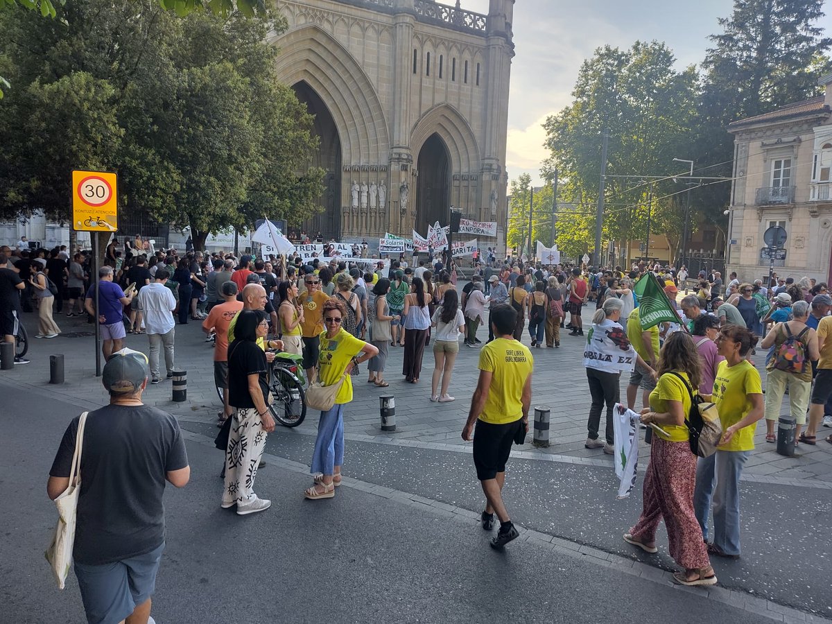 STEILAS_'s tweet photo. Trantsizio energetikoa justiziaz, parte-hartzez eta tokiko komunitateekiko errespetuz egin behar da.

𝙈𝘼𝙆𝙍𝙊𝙋𝙍𝙊𝙄𝙀𝙆𝙏𝙐𝙍𝙄𝙆 𝙀𝙕❗ https://t.co/bqNf01kyeB