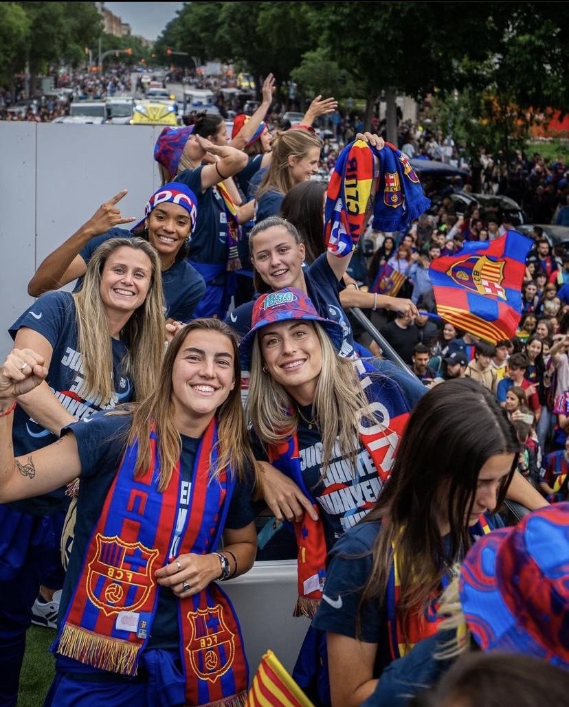 Tobs_fc's tweet photo. Barcelona men and women will do pus parade this year. Meanwhile Real Madrid haven’t put diesel in their bus for 2 years. 😭 https://t.co/eDzV8iTNjT