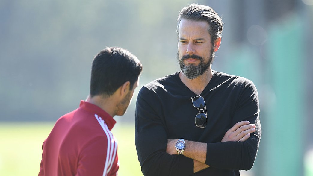 ArsenalNews_Hub's tweet photo. 🚨💰 | Josh Kroenke wants TOTAL dominance from Arsenal F.C. after title triumph

Following Arsenal’s Premier League-winning season, Kroenke has reportedly made it clear to Mikel Arteta that the objective now is not just winning once… but building sustained dominance 👀🏆

The Arsenal co-chairman is said to have asked both Arteta and Andrea Berta to submit their ideal transfer targets to strengthen the squad even further this summer 🔴⚪️

💣 Reports suggest the board are fully prepared to provide whatever financial backing is needed to take the team to another level.