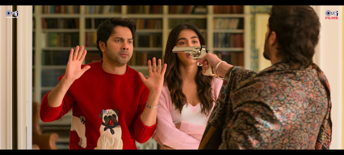 Brolyonic's tweet photo. So, I was wrong this was not like Sandwich..
Upon watching the trailer, it was more like a combination of Garam Masala, Kis Kis ko pyar karu kinda..
I mean it's kinda new, in a way, but again you can see the references taken from other films. Also, songs are from old films. https://t.co/MGgMgxMGw4