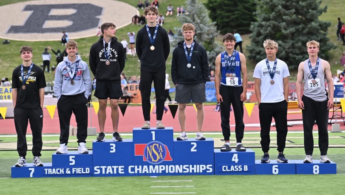 amjag5's tweet photo. Congrats @KyleJaggers10 on your 8th place finish in the 300H. We are proud of you!!
@logancademoo23 
@Mr_Wiedeburg 
@Sidney_Raiders https://t.co/zKFChIgxLw