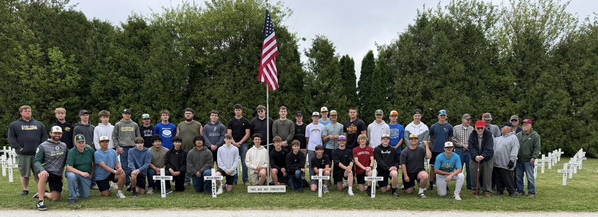 BisonBase's tweet photo. The Boswell Legion put out crosses at the Boswell cemetery this morning for Memorial Day in memory of those who served. 

#BisonBase and @BentonCentral Football helped in getting all of the crosses in the ground. It was truly a team effort!

#MemorialDayWeekend 🇺🇸 https://t.co/QfK9b5ViwT