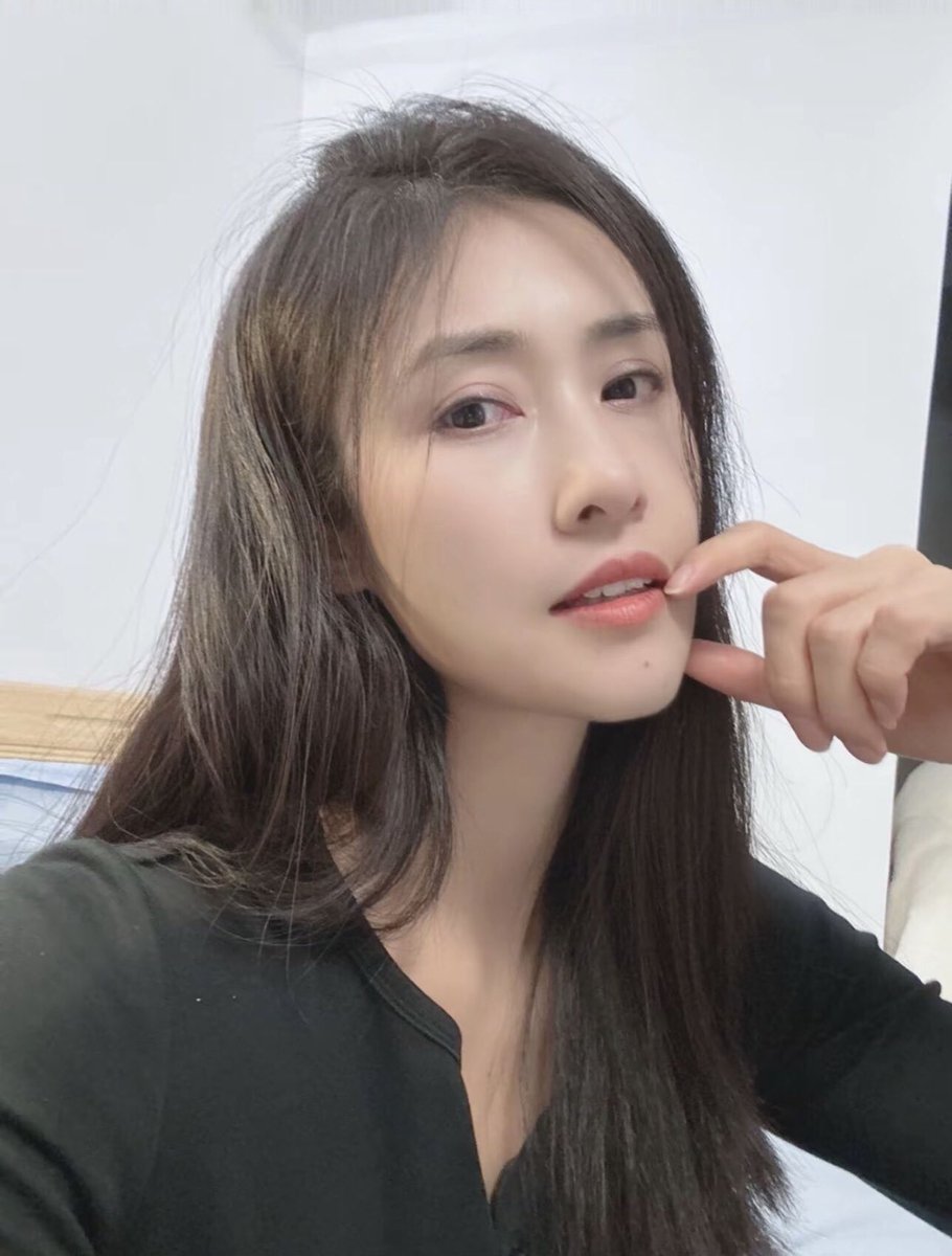 Ertu062's tweet photo. 年纪有点大就不透露了，都说女人三十如狼四十如虎。之前挺喜欢逛夜店找一夜情的，但久了之后发现他们体力都不行，而且流动太大了。希望能找一个固定的男单，要求：会玩，体力好。你叫我舒服，我叫你体验人间天堂 https://t.co/SV9gFoWN5F