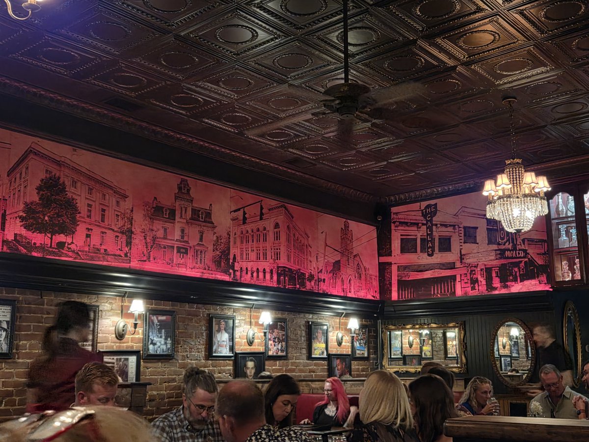 AEBOLIN77's tweet photo. Atmosphere on point...#calas https://t.co/ZFR9VReCG4