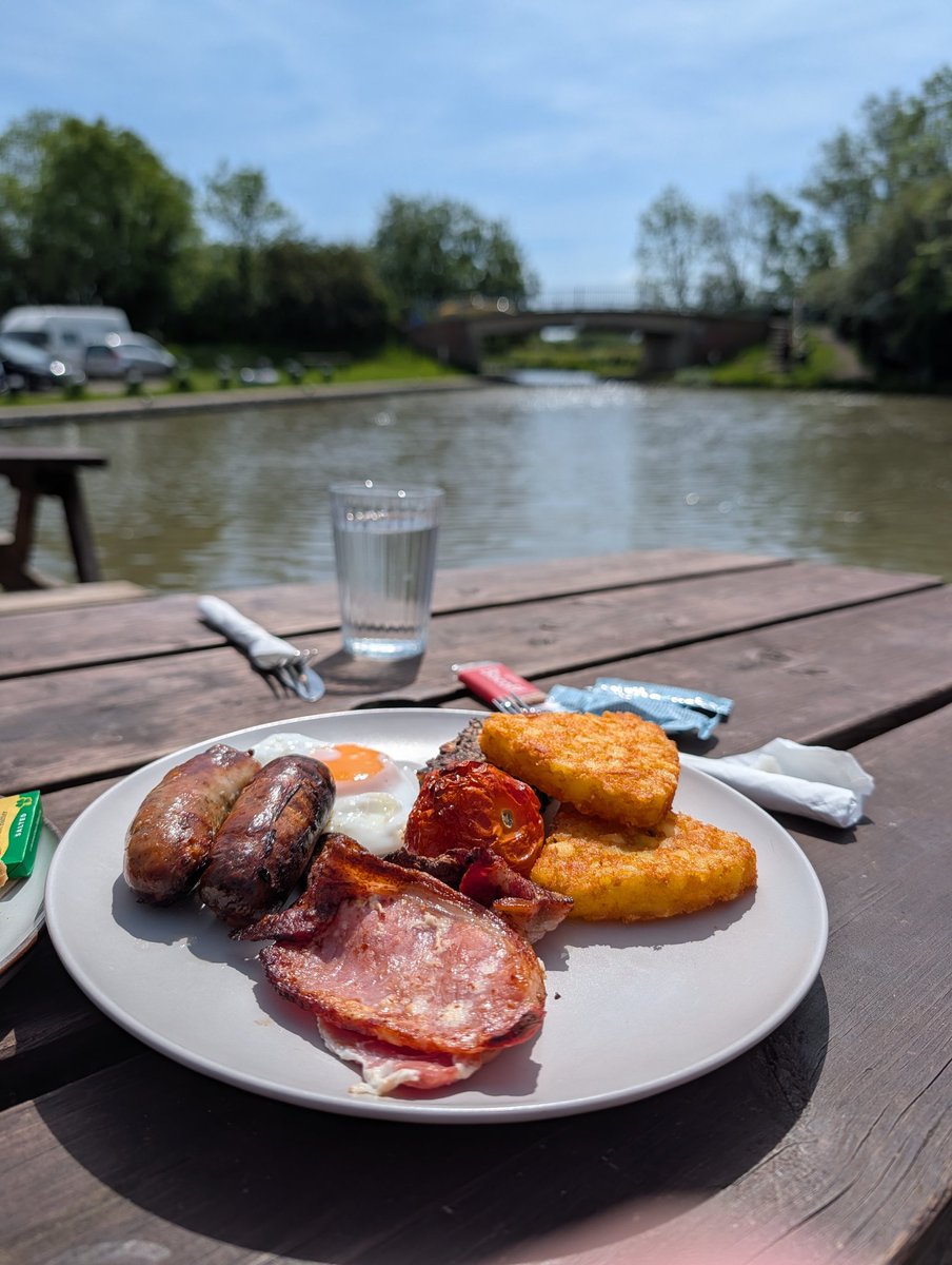 MarkA_SW's tweet photo. Yesterday I had a full English and walked for about 2 and a half miles. https://t.co/oCzG87zH1k