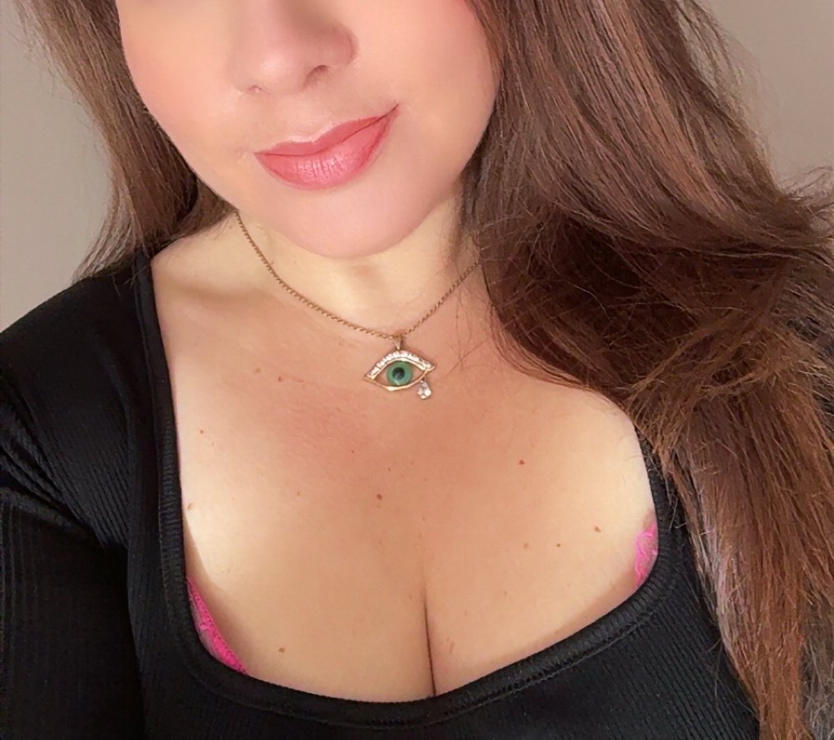 RosieHendo1's tweet photo. Absence makes the addict weaker 😌

Send on throne and get worked up this wank holiday weekend, like the sleeper sub you are for me. https://t.co/FxvyGLQJLC
