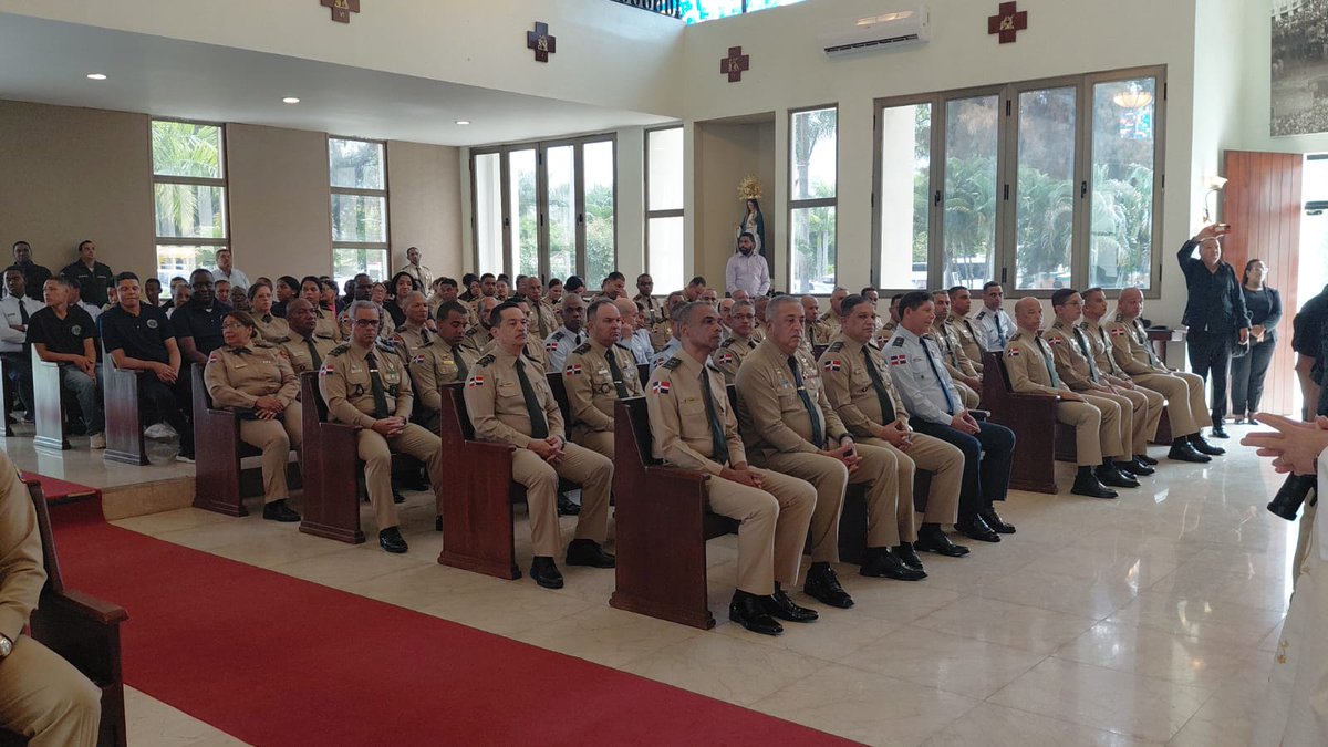 CPEPRD's tweet photo. Las Escuelas Vocacionales de las Fuerzas Armadas y la Policía Nacional🇩🇴 celebraron con una concurrida y emotiva Eucaristía 60 años de aportes educativos y humanos al desarrollo del país🇩🇴Nuestro sincero reconocimiento!! Las Escuelas son Patria🇩🇴✍️🇩🇴
@luisabinader @RaquelPenaVice https://t.co/hkFWBfkLkh